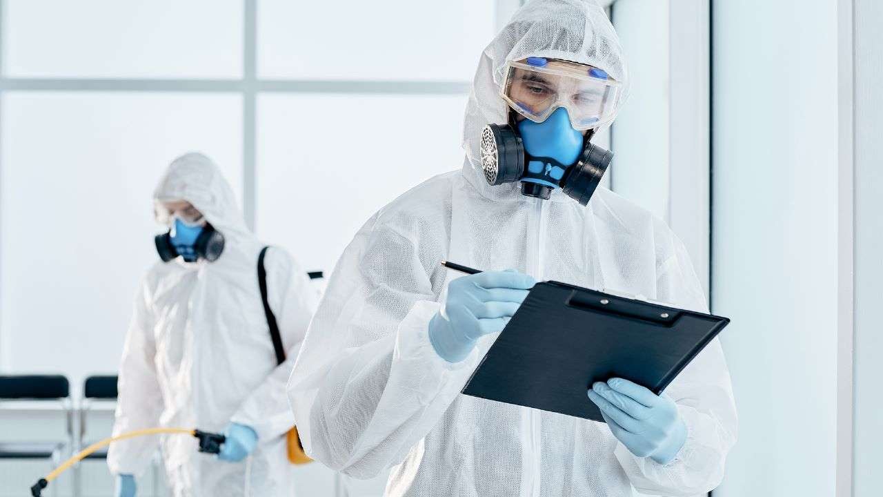 كورس البرنامج التدريبي المتقدم في إزالة تلوث المعدات الطبية